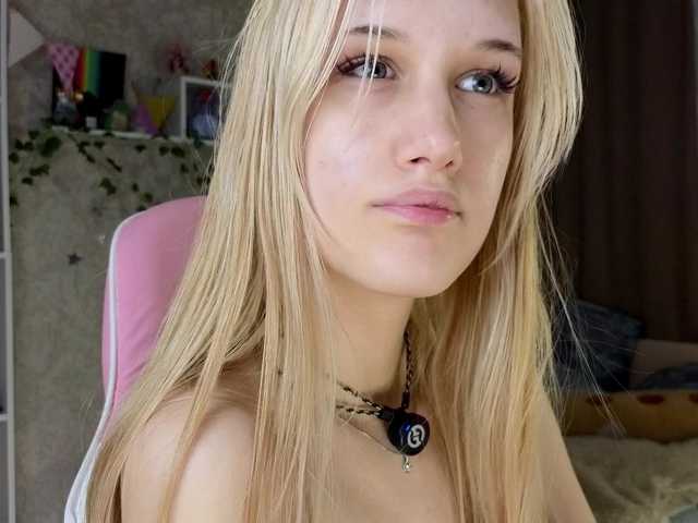 AnnyiBlue live cam on BongaCams