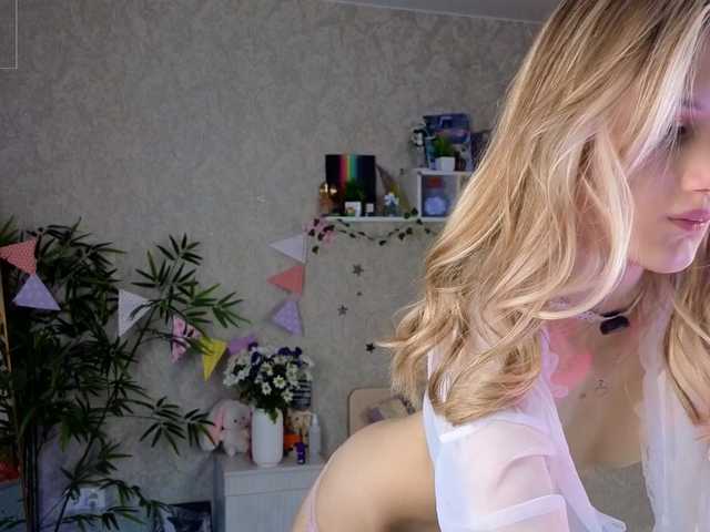 AnnyiBlue's BongaCams show and profile