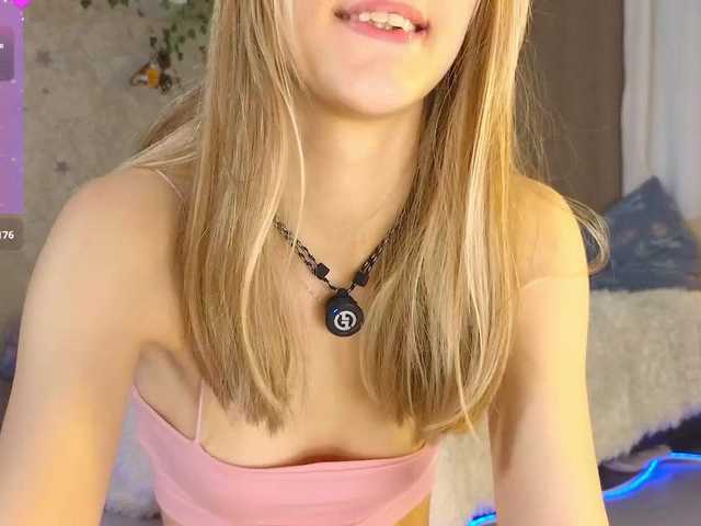AnnyiBlue live cam on BongaCams