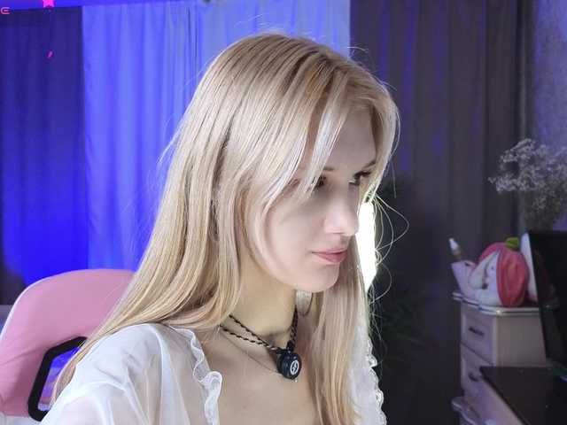 AnnyiBlue live cam on BongaCams