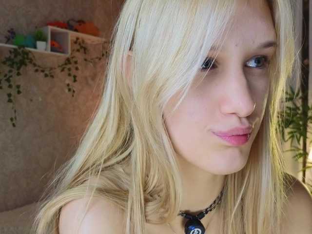 AnnyiBlue live cam on BongaCams