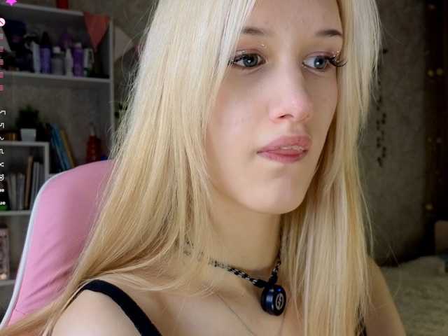 AnnyiBlue live cam on BongaCams