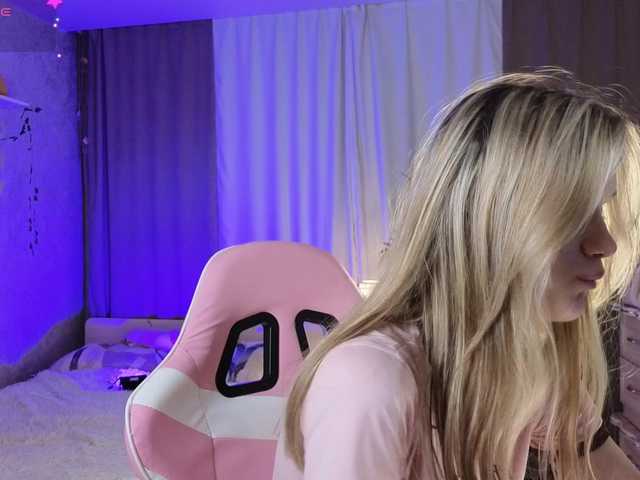 AnnyiBlue live cam on BongaCams