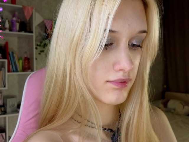 AnnyiBlue live cam on BongaCams