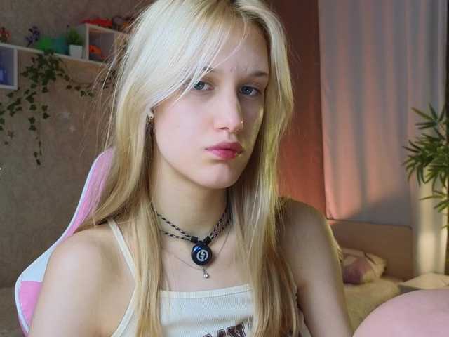 AnnyiBlue live cam on BongaCams