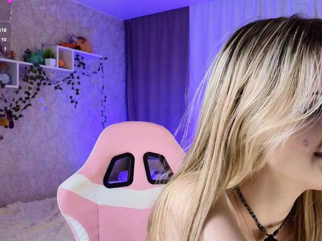 AnnyiBlue live cam on BongaCams