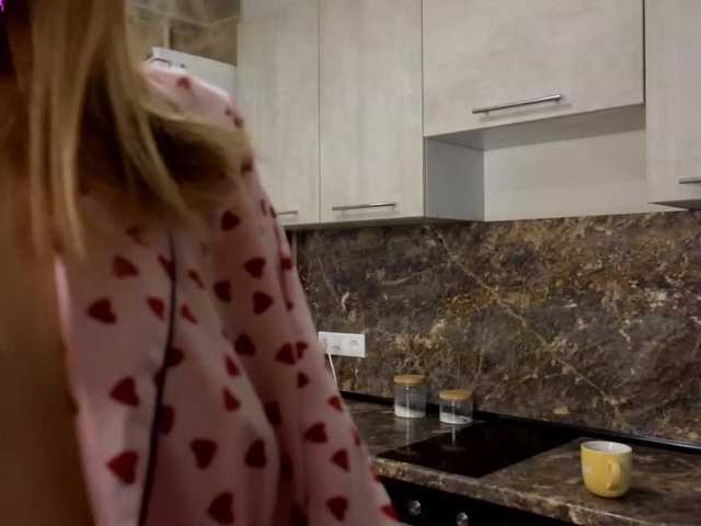 AnnyiBlue's BongaCams show and profile