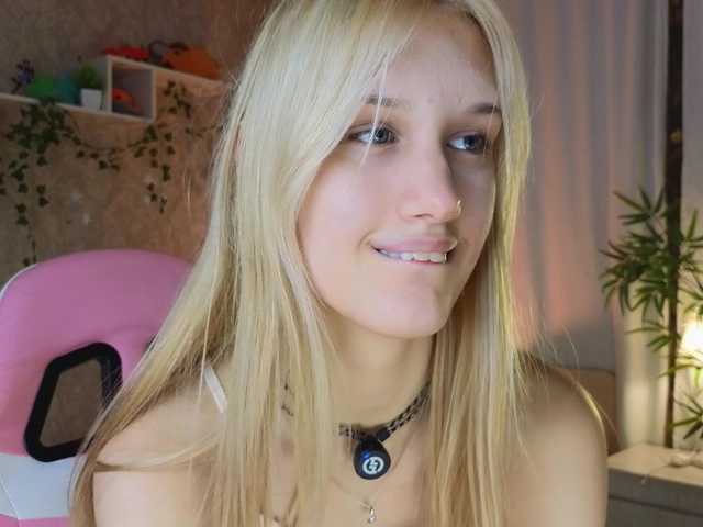 AnnyiBlue live cam on BongaCams