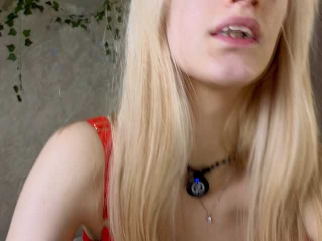 AnnyiBlue live cam on BongaCams