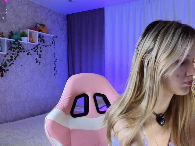 AnnyiBlue live cam on BongaCams