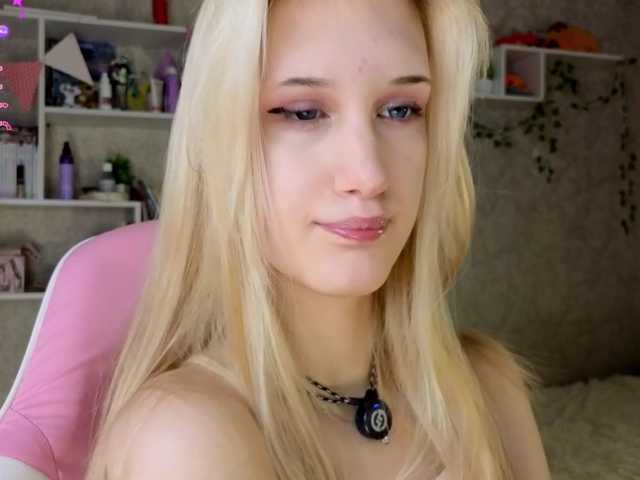 AnnyiBlue live cam on BongaCams