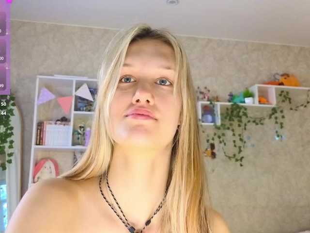 AnnyiBlue live cam on BongaCams