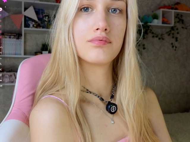 AnnyiBlue live cam on BongaCams