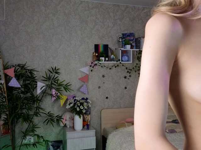 AnnyiBlue's BongaCams show and profile