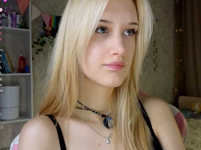 AnnyiBlue live cam on BongaCams