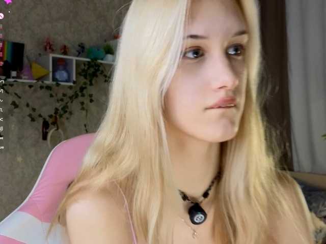 AnnyiBlue live cam on BongaCams