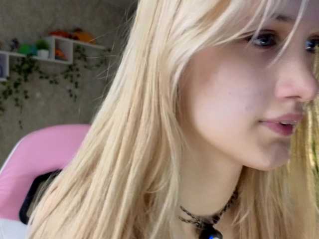 AnnyiBlue live cam on BongaCams