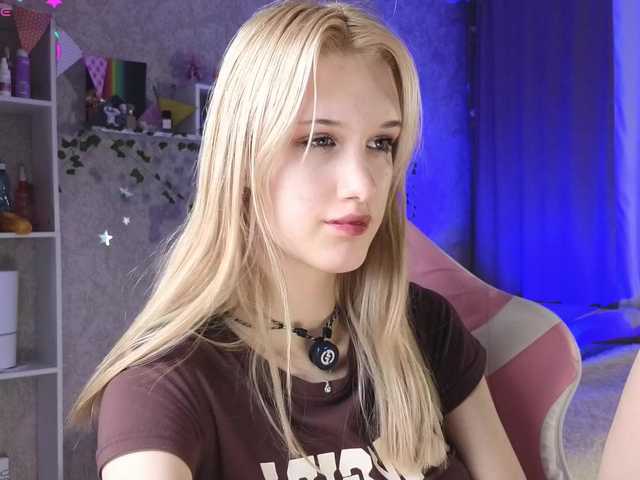 AnnyiBlue live cam on BongaCams