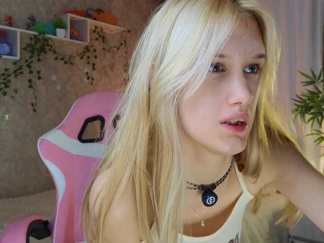 AnnyiBlue live cam on BongaCams
