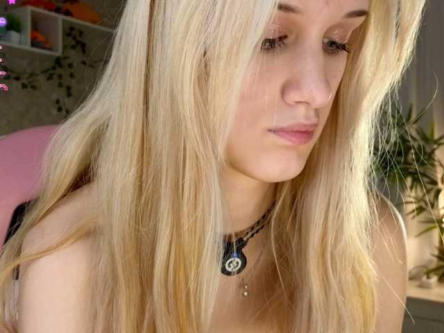 AnnyiBlue live cam on BongaCams