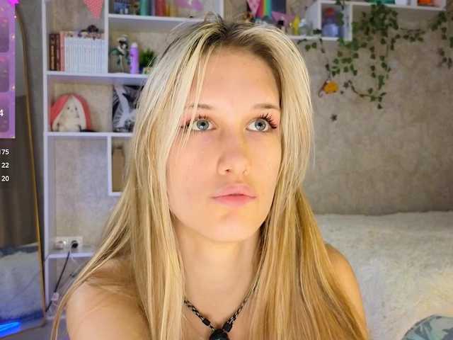 AnnyiBlue live cam on BongaCams