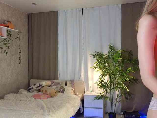 AnnyiBlue webcam