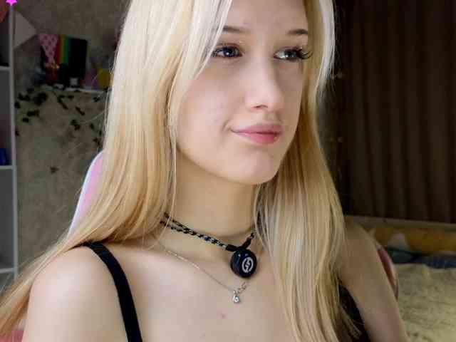 AnnyiBlue webcam