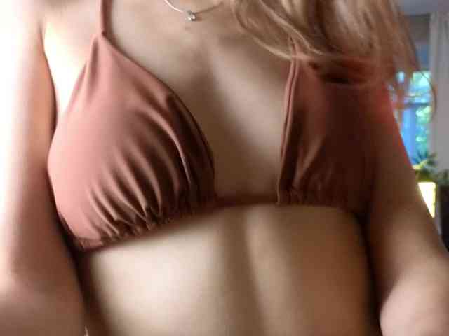 AnnyiBlue webcam
