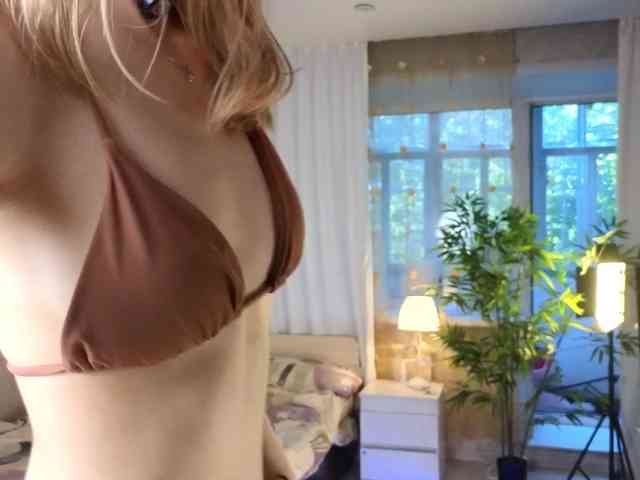 AnnyiBlue webcam