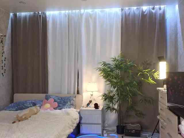 AnnyiBlue webcam