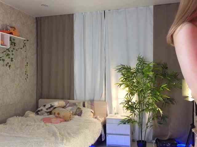 AnnyiBlue webcam