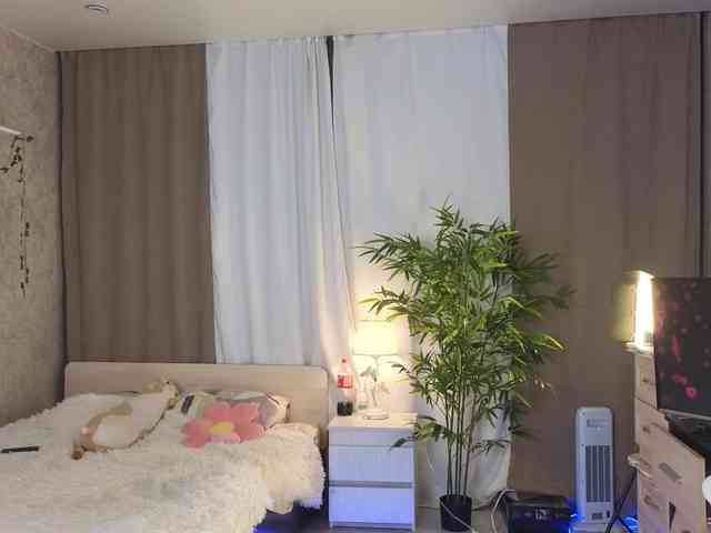 AnnyiBlue webcam