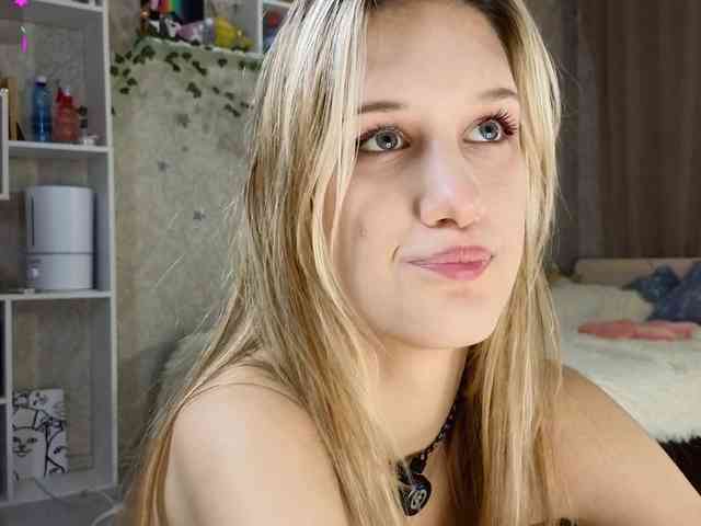AnnyiBlue webcam