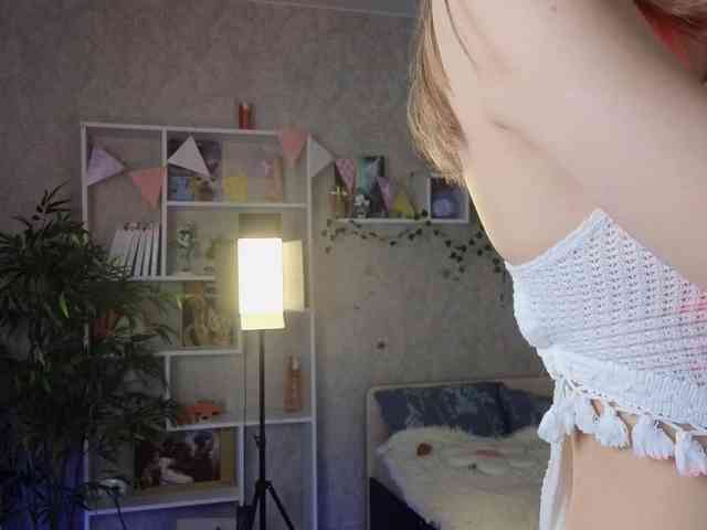 AnnyiBlue webcam