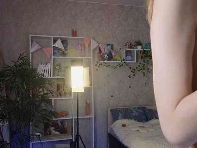 AnnyiBlue webcam