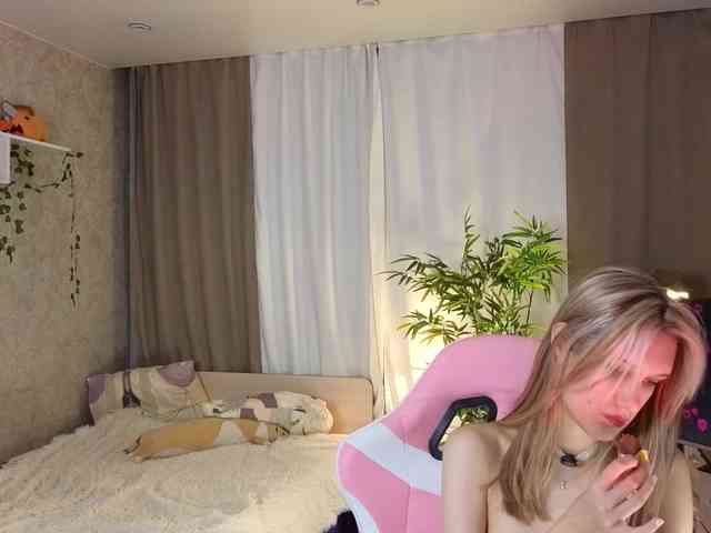AnnyiBlue webcam