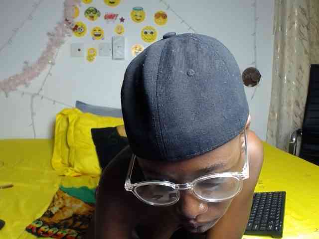 Creamyswee webcam