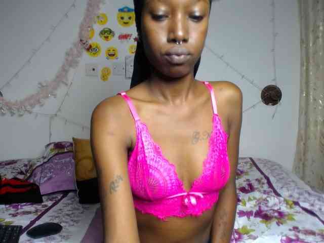 Creamyswee webcam