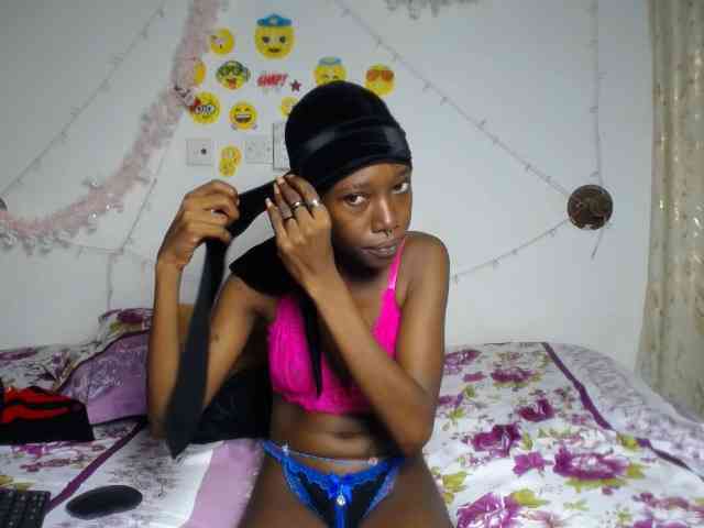 Creamyswee webcam
