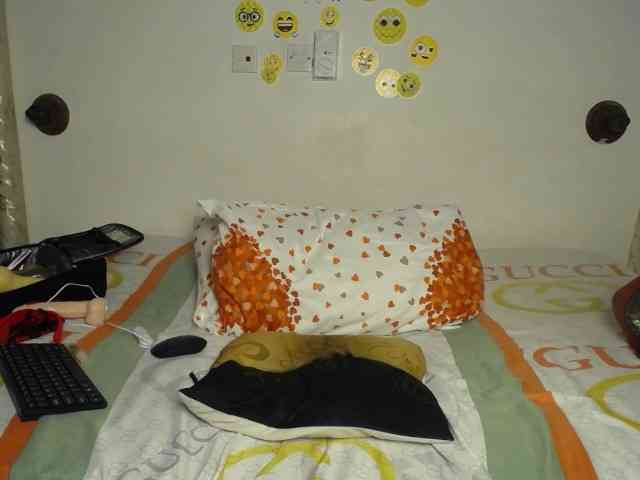 Creamyswee webcam
