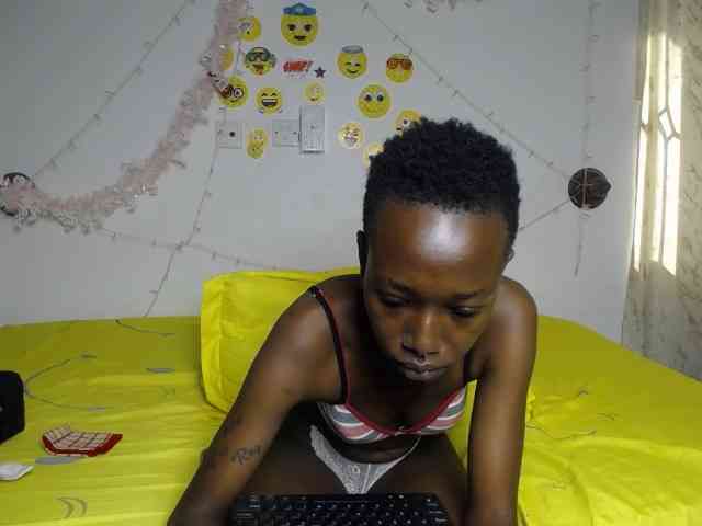 Creamyswee webcam