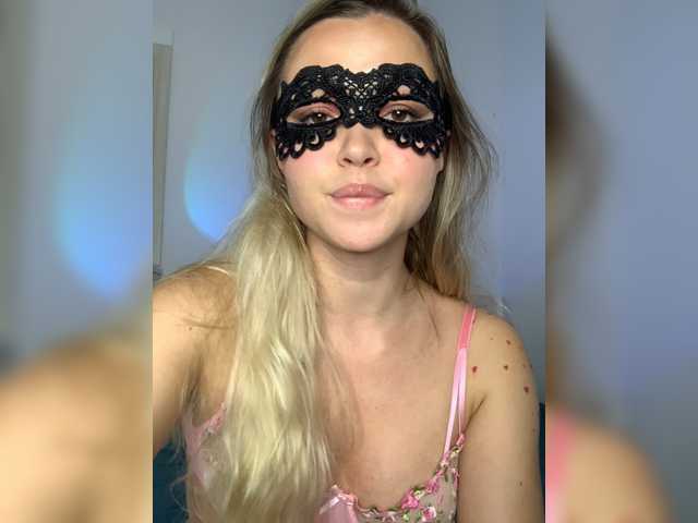 Sophialanguage live cam on BongaCams
