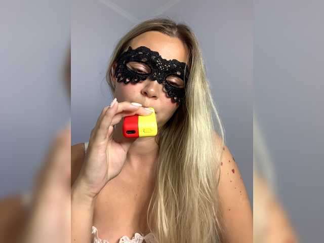 Sophialanguage live cam on BongaCams