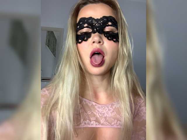 Sophialanguage live cam on BongaCams