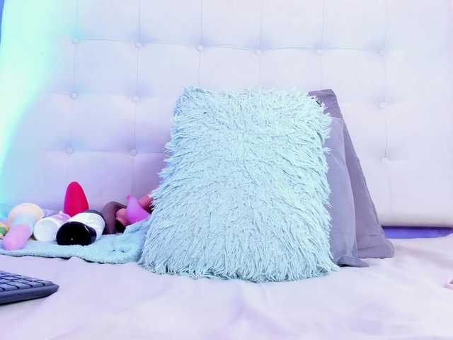 Willow-Wright live webcam show