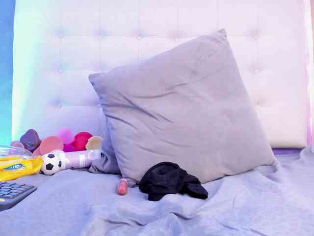 Willow-Wright Live Webcam on BongaCams