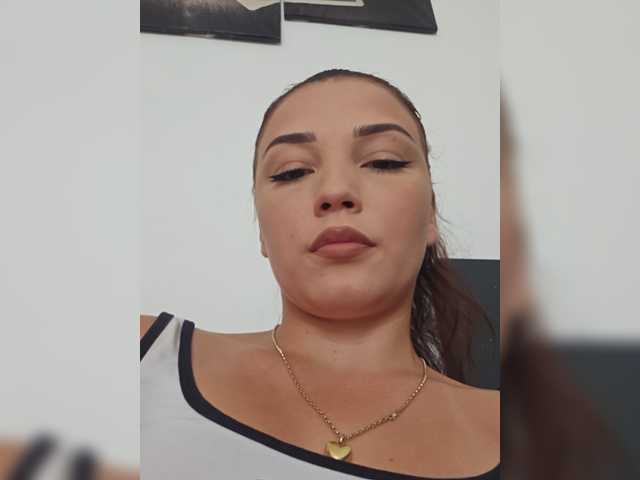 AlleSquirtStreetQueen live cam on BongaCams