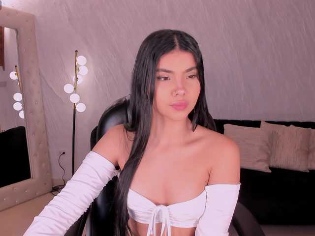 MiaLaurence live cam on BongaCams