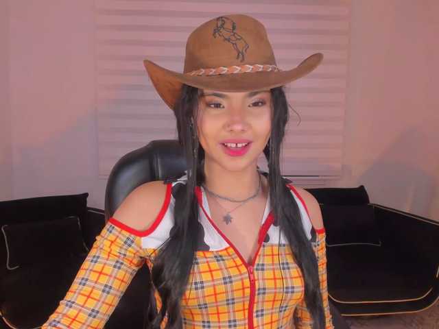 MiaLaurence, en vivo ahora en BongaCams