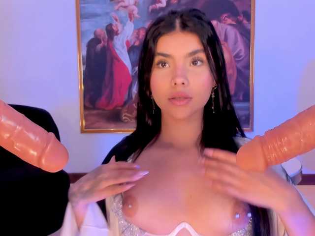 MiaLaurence